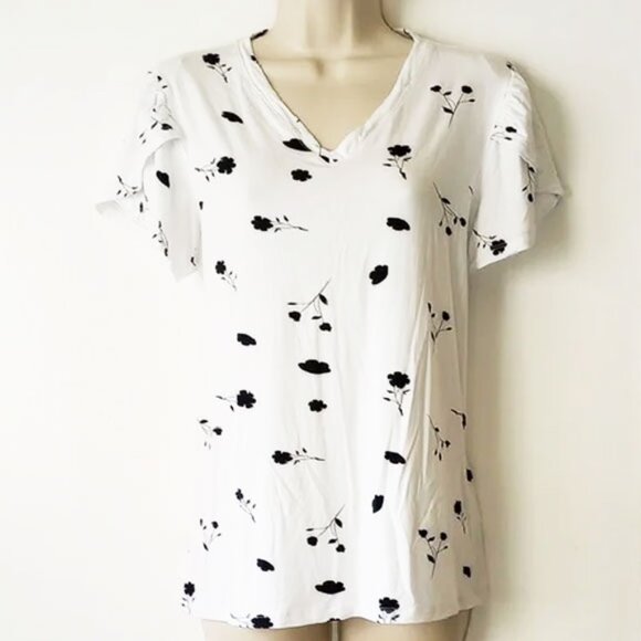 LuLaRoe Remi Tulip Petal Sleeve V-Neck T-Shirt S White Black Floral - Picture 1 of 5